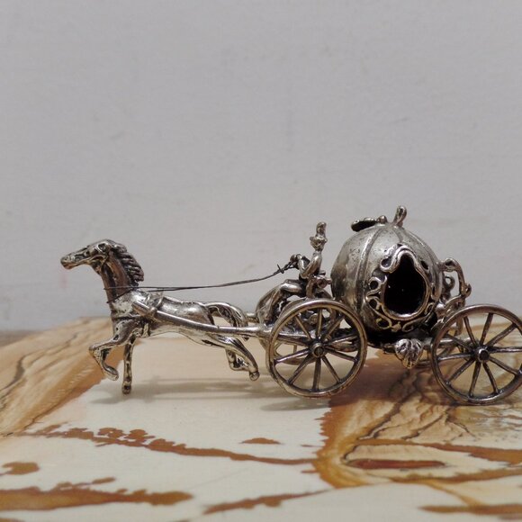 Miniature .800 Silver Horse Drawn Pumpkin Carriage - Picture 11 of 12
